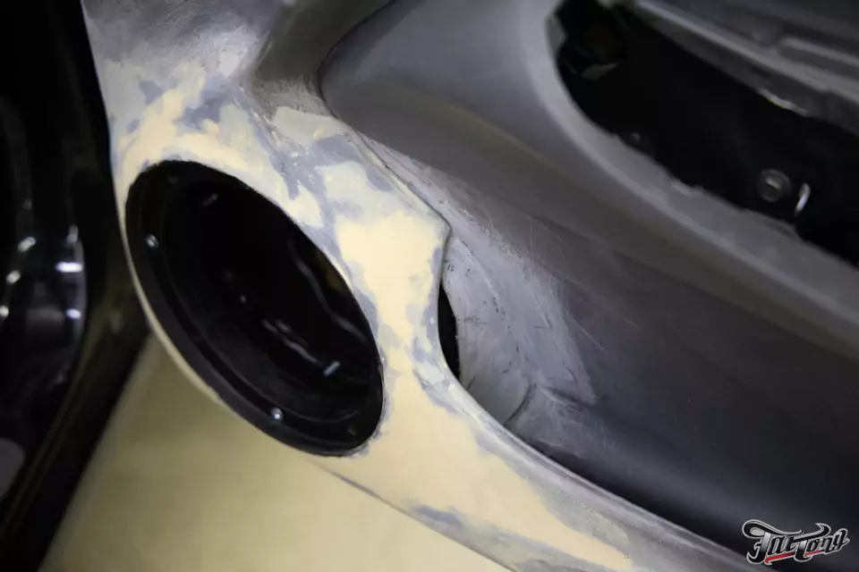 Изготовление подиумов дверей для Nissan Almera: заглянем за кулисы студии автозвука!